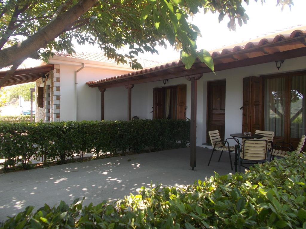 Leonidas Xinovrisi Exterior foto